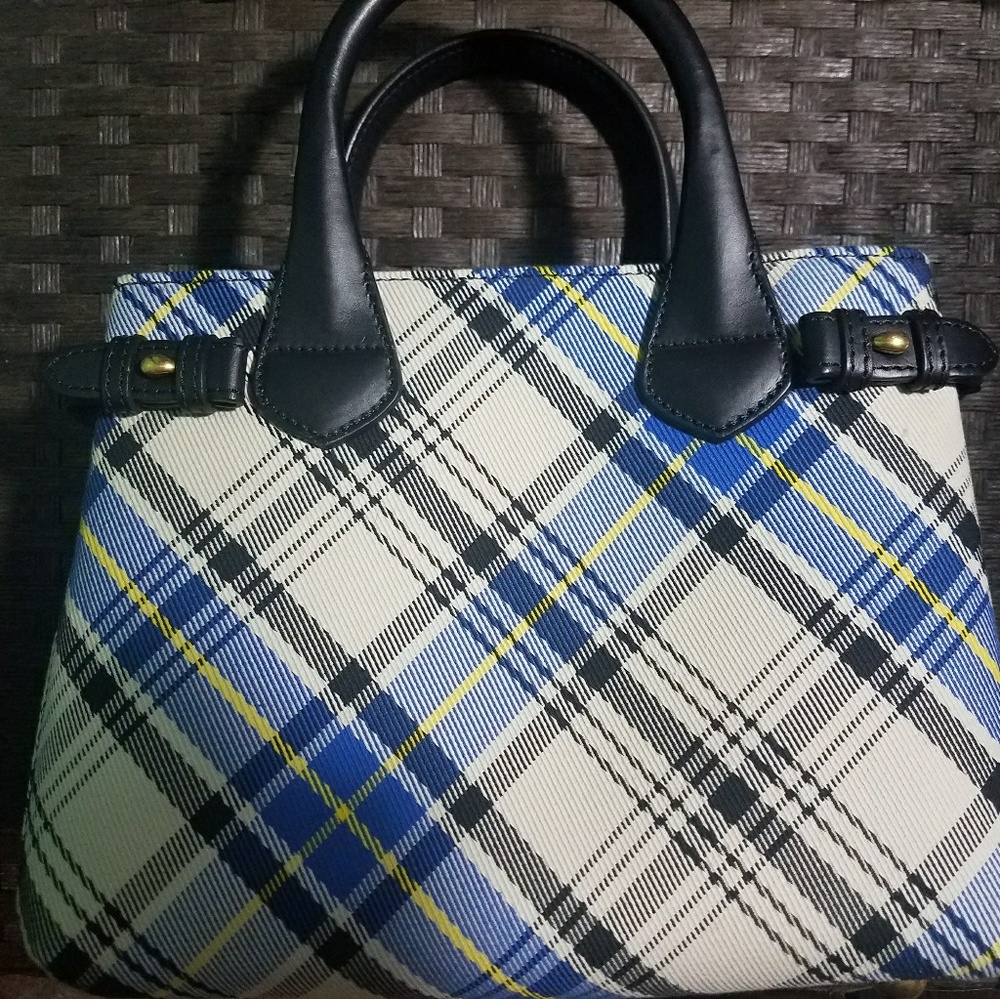 Burberry purse